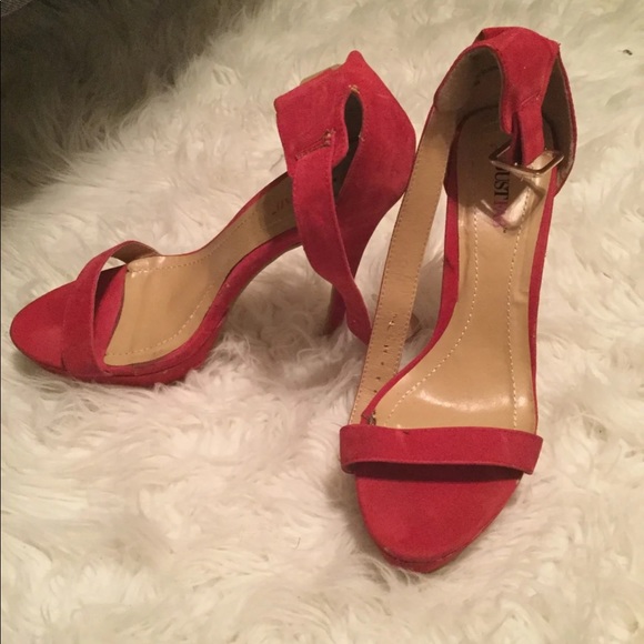 Open toed heels - Picture 3 of 3